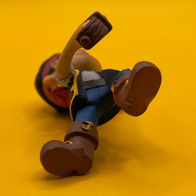 Bullyland Disney Jake og Piraterne Jake figur med sabel – Original samlerfigur i god stand.