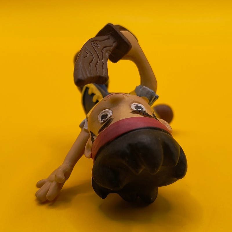 Bullyland Disney Jake og Piraterne Jake figur med sabel – Original samlerfigur i god stand.