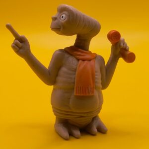Vintage E.T. figur fra 1982 i Phone Home-positur med orange tørklæde – Original LJN samlerfigur.