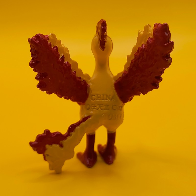 Vintage Pokémon Moltres figur fra Tomy (CGTSJ) – Original japansk samlerfigur i god stand.