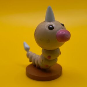 Vintage Pokémon Weedle figur fra Tomy CGTSJ – Original japansk samlerfigur i god stand.