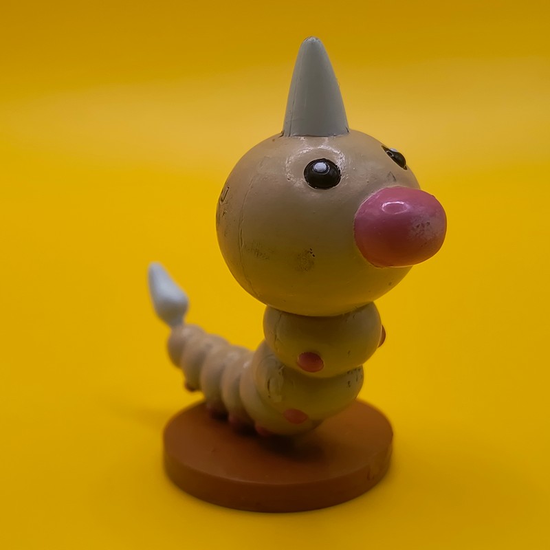 Vintage Pokémon Weedle figur fra Tomy CGTSJ – Original japansk samlerfigur i god stand.