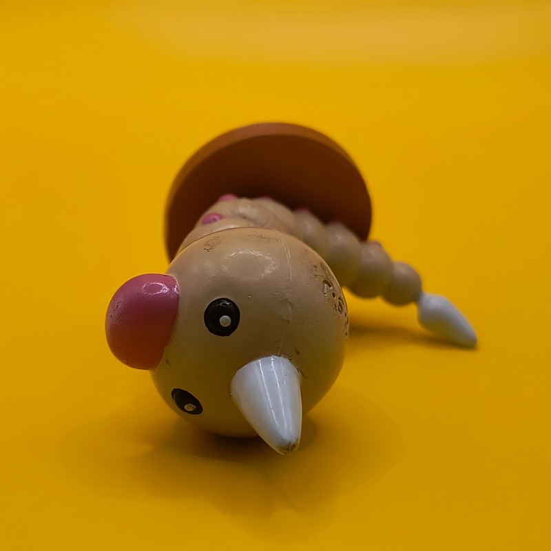 Vintage Pokémon Weedle figur fra Tomy CGTSJ – Original japansk samlerfigur i god stand.