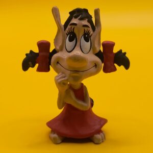 Vintage Hugoline figur (Hugos kone) i rød kjole, 4,5 cm høj.