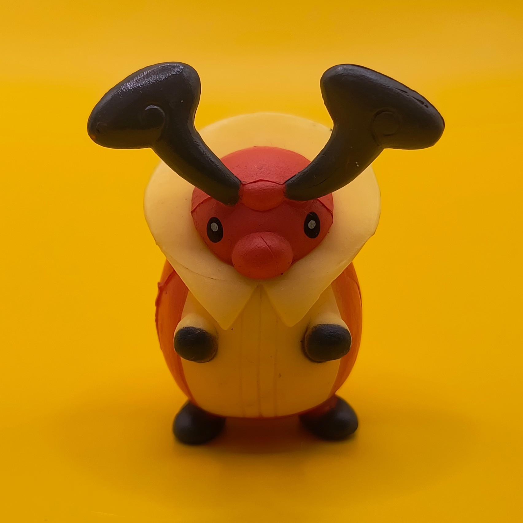 Pokémon Kricketot Vintage Figur fra Tomy.