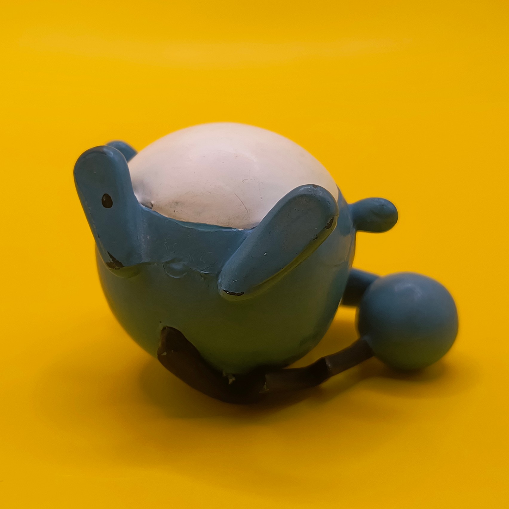 Vintage 4 cm Marill Pokémon-figur fra Tomy med CGTSJ-stempel på ryggen.