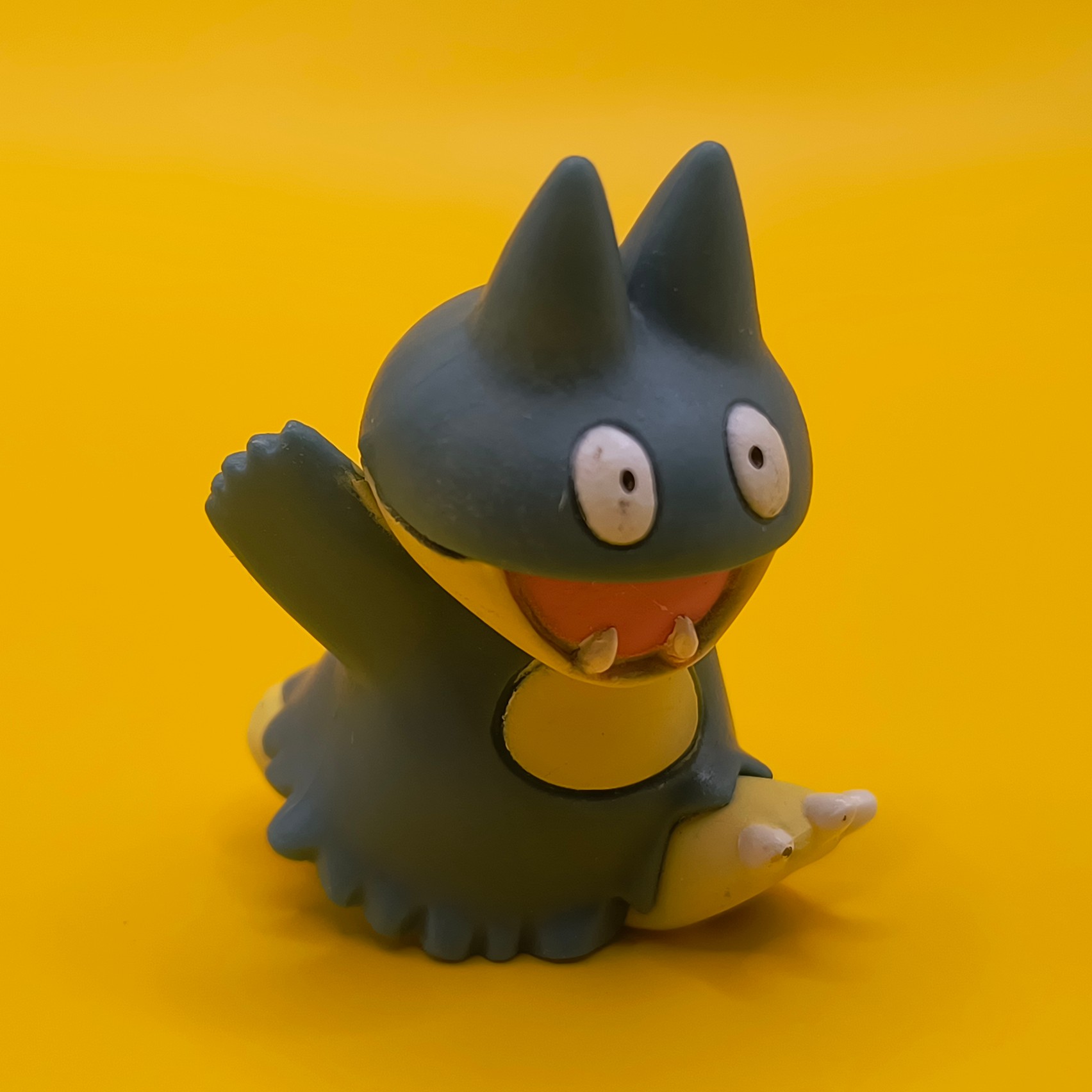 Original Munchlax Pokémon-figur fra 2006 med Nintendo-stempel i bunden.