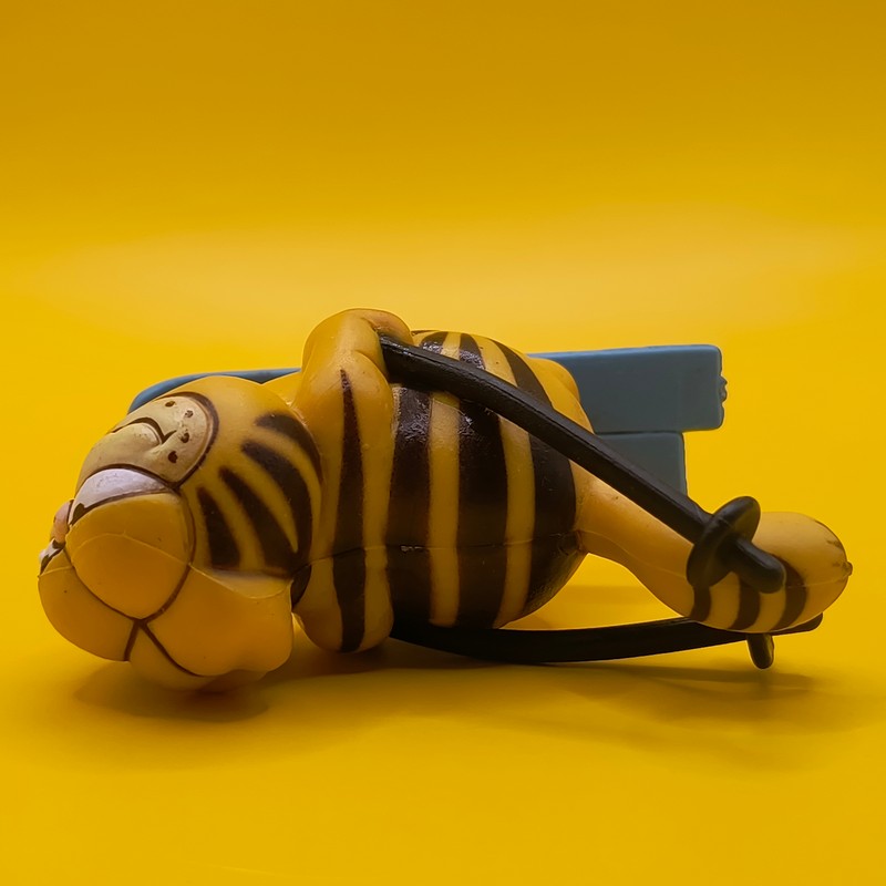 Vintage Garfield PVC-figur på ski fra 1981 i rengjort stand.